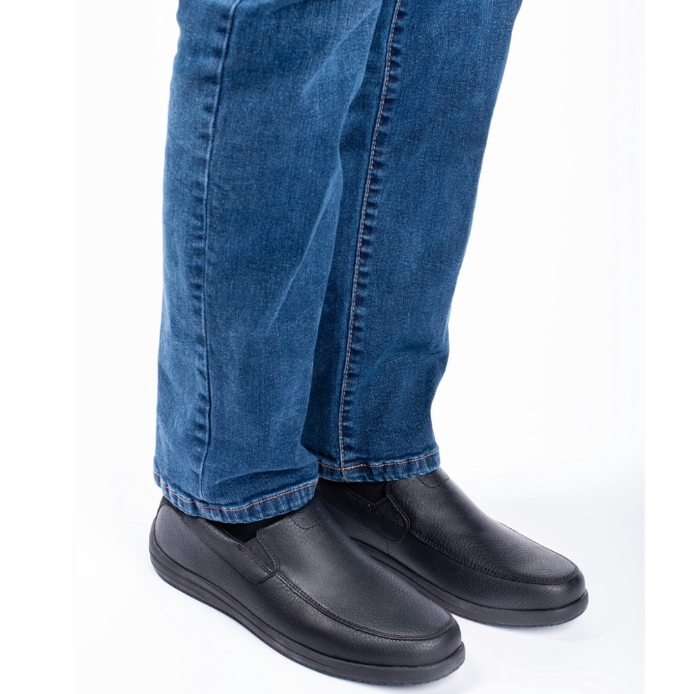 Men’s Tredsafe Slip Resistant Black Slip On Size 8 Shoes NWT